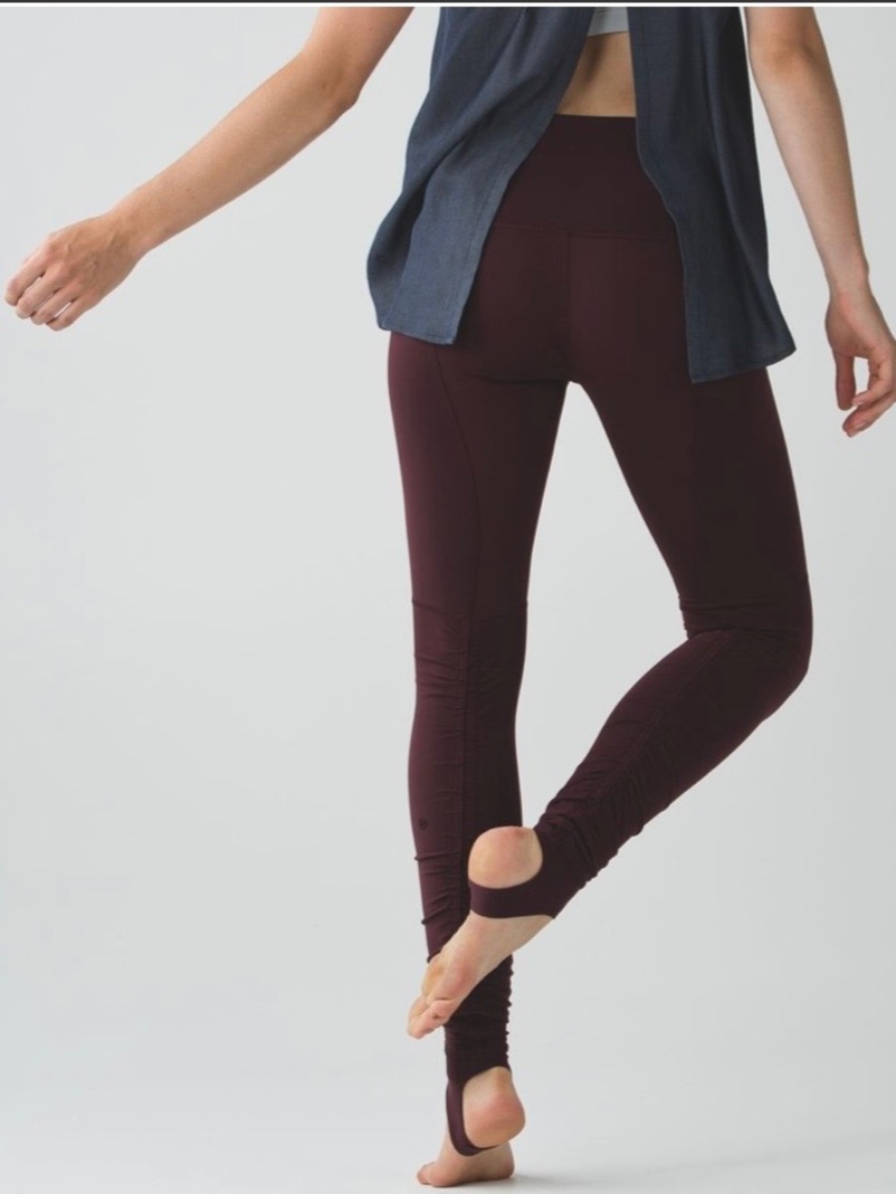 LULULEMON WUNDER UNDER BORDDEAUX STIRRUP LEGGINGS (RARE)